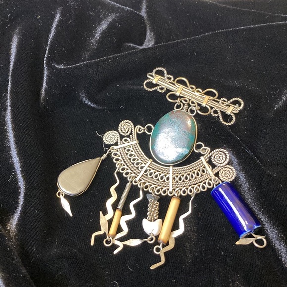 Wire Filigree Pin - Picture 2 of 5